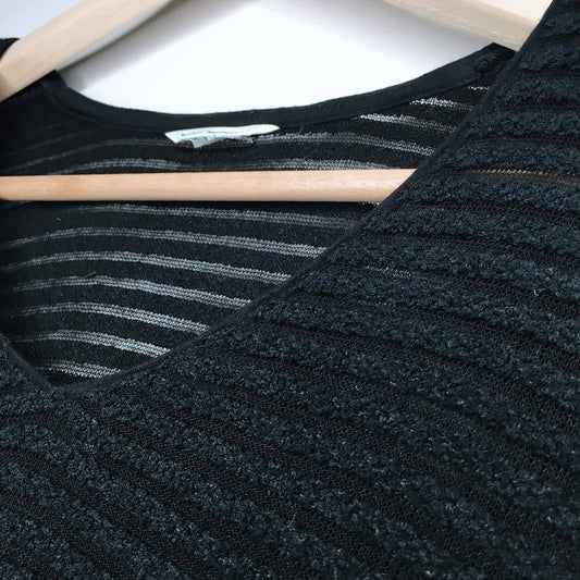 Club Monaco oversized ribbed v-neck top - size Small