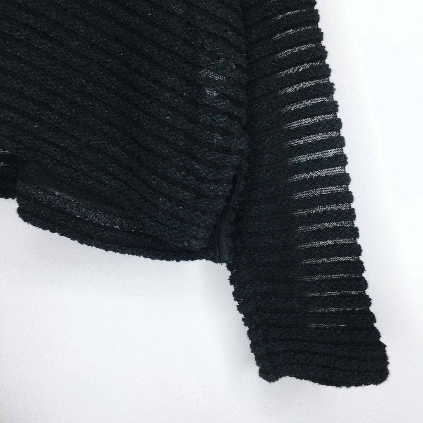 Club Monaco oversized ribbed v-neck top - size Small