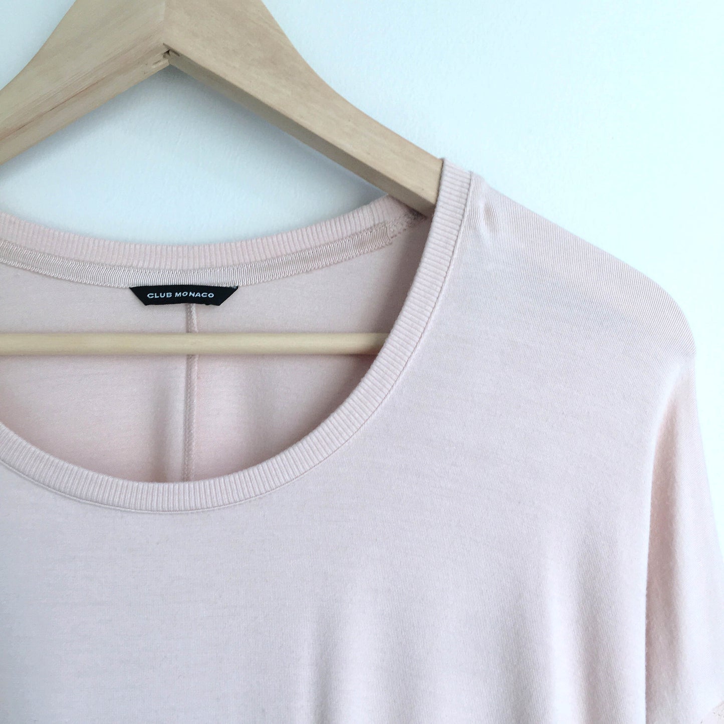 club monaco regan tee with leather sleeve - size medium