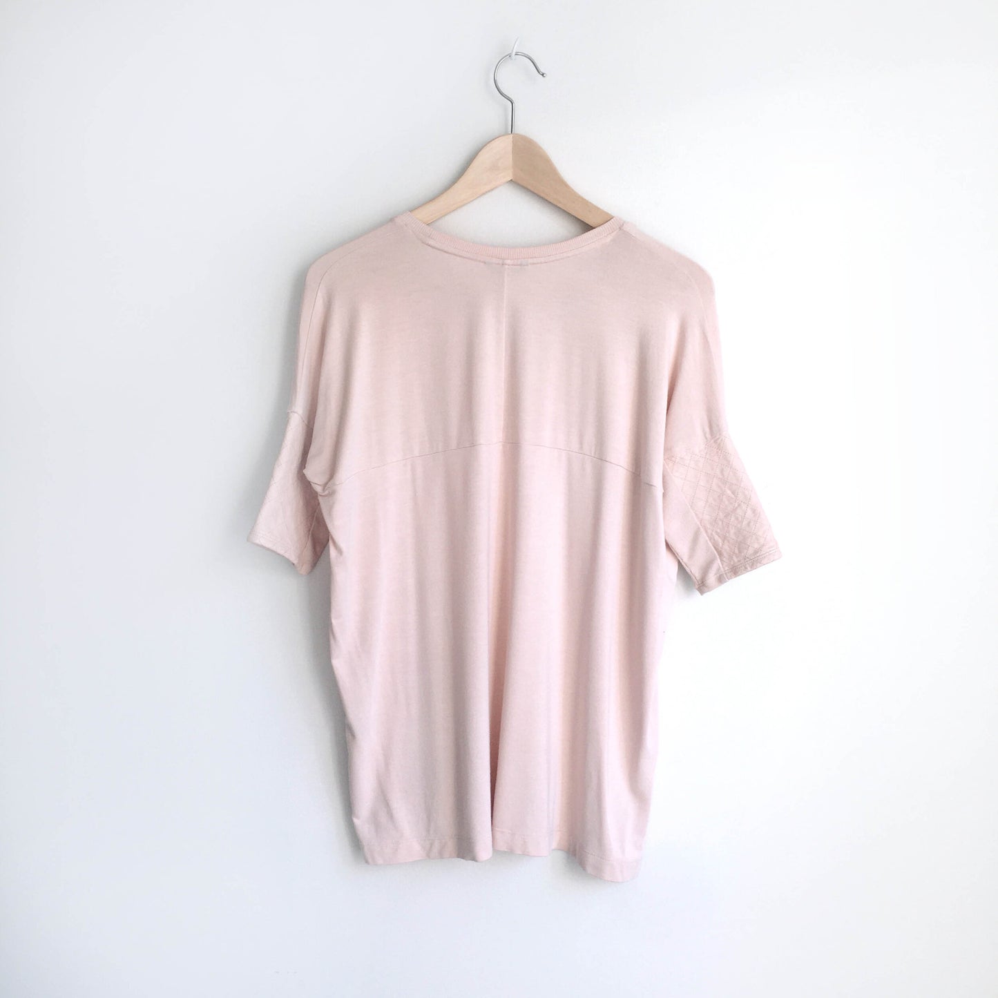 club monaco regan tee with leather sleeve - size medium