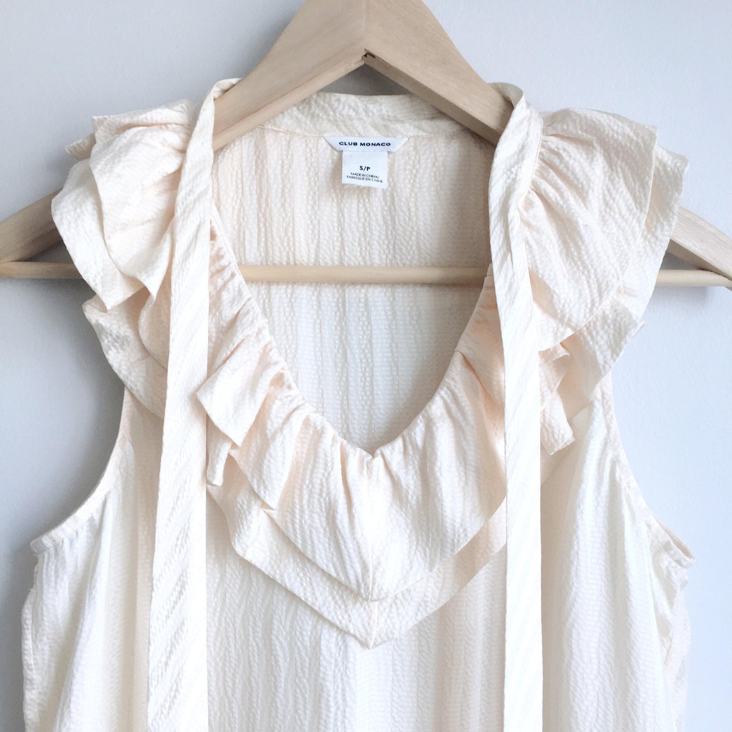 Club Monaco silk ruffle tie neck blouse - size Small