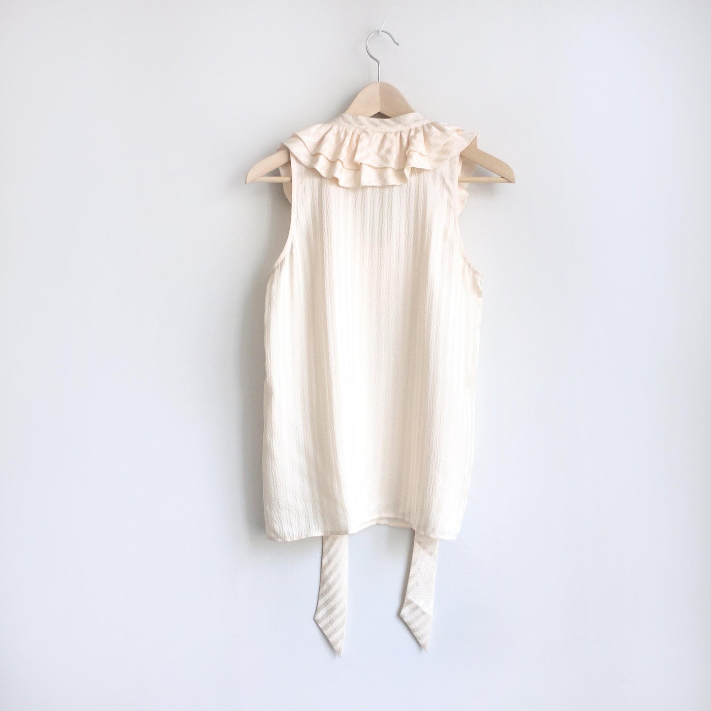 Club Monaco silk ruffle tie neck blouse - size Small