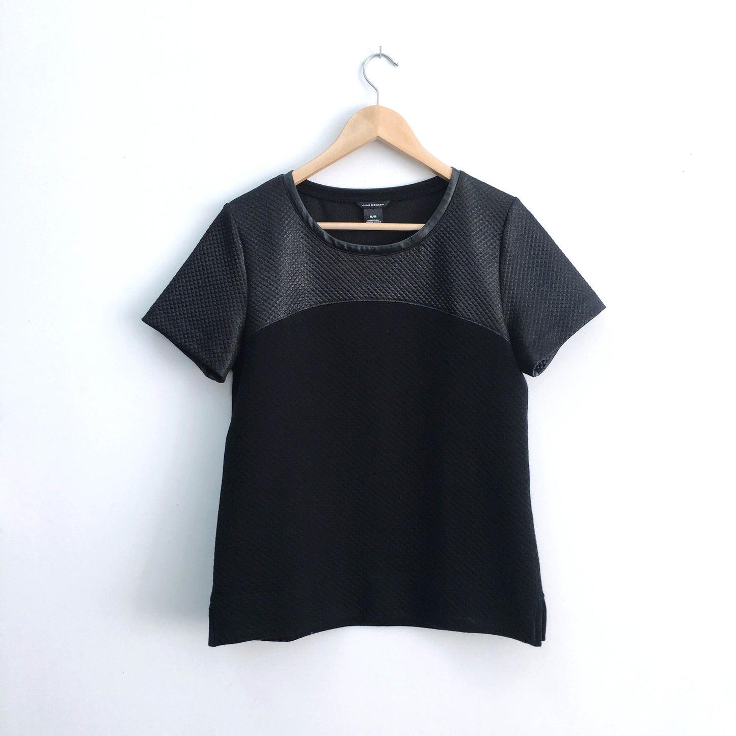 Club Monaco quilted tee - size Medium
