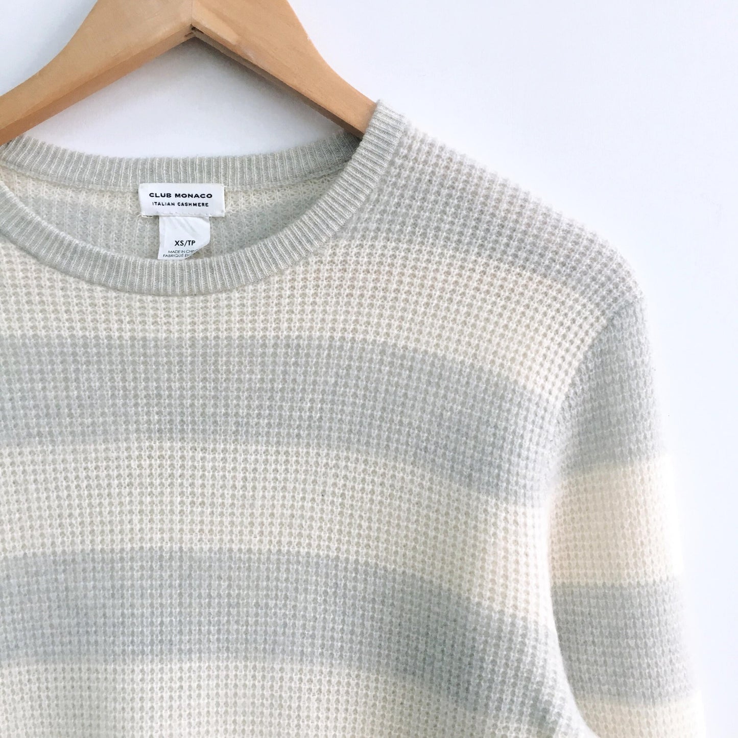 Club Monaco 100% Cashmere Sweater - size xs