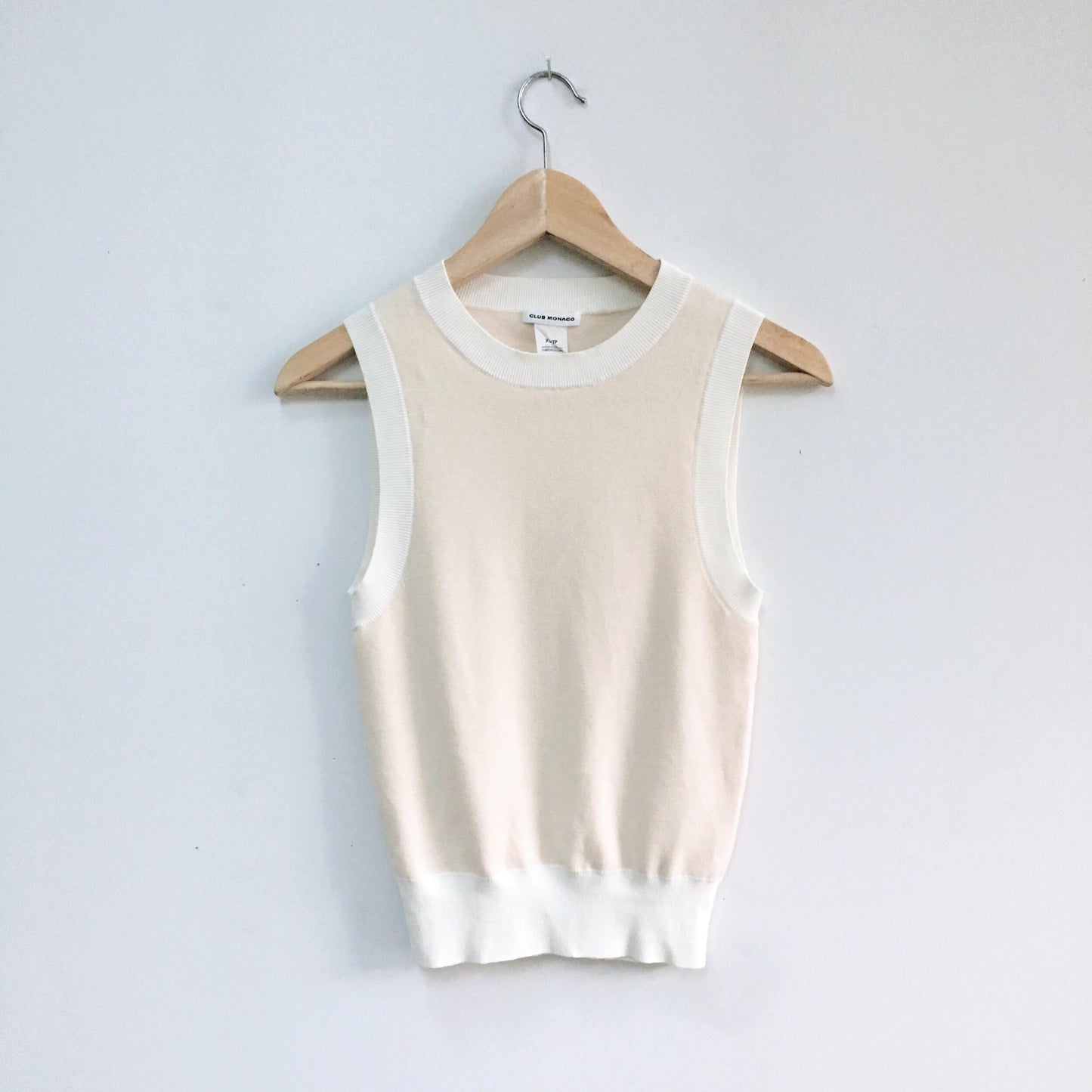 Club Monaco sleeveless Sweater - size xs