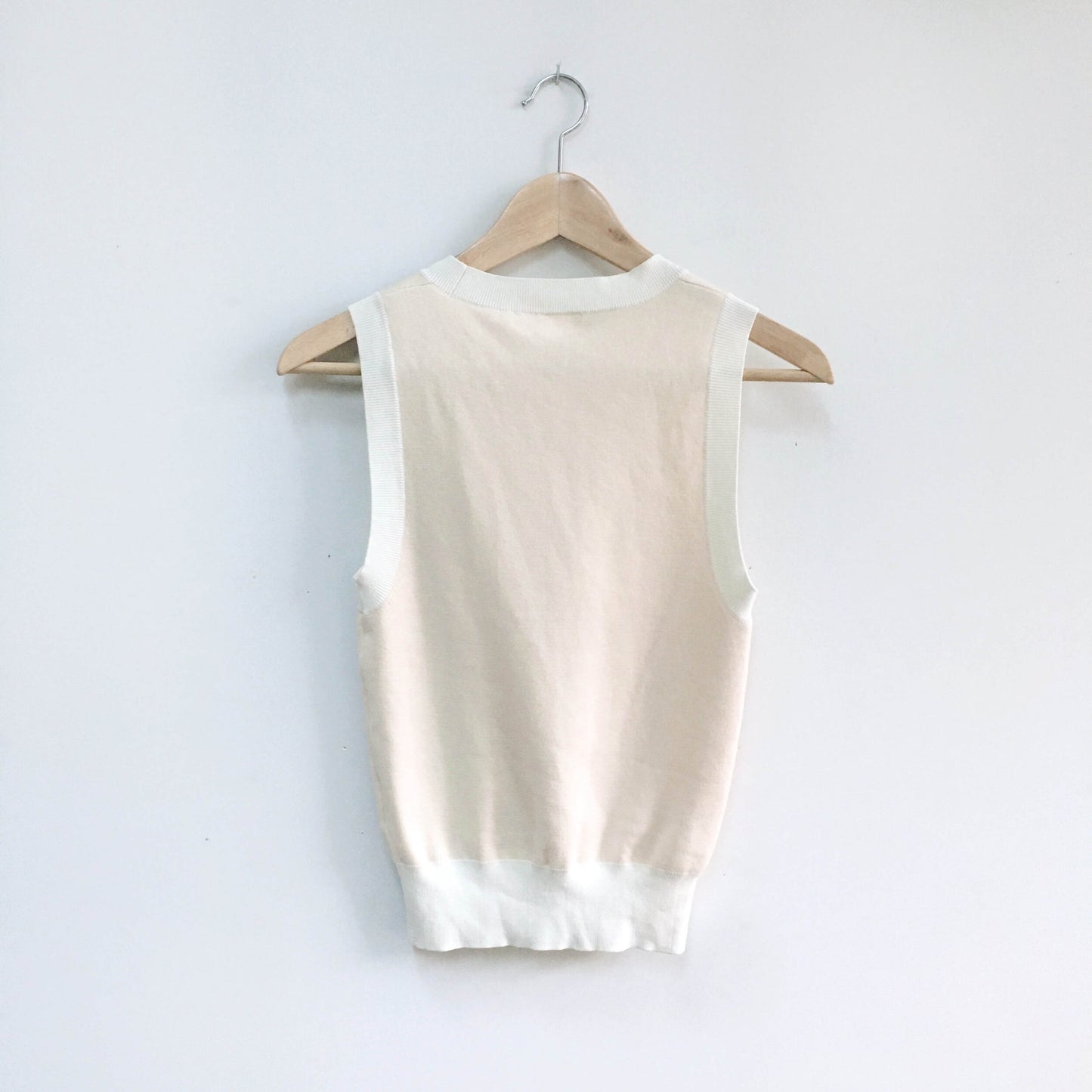 Club Monaco sleeveless Sweater - size xs