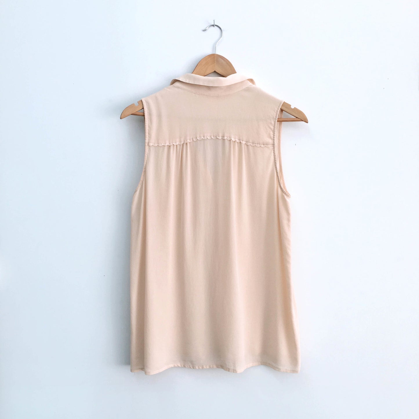 Club Monaco silk shirt with scallop edge - size Small
