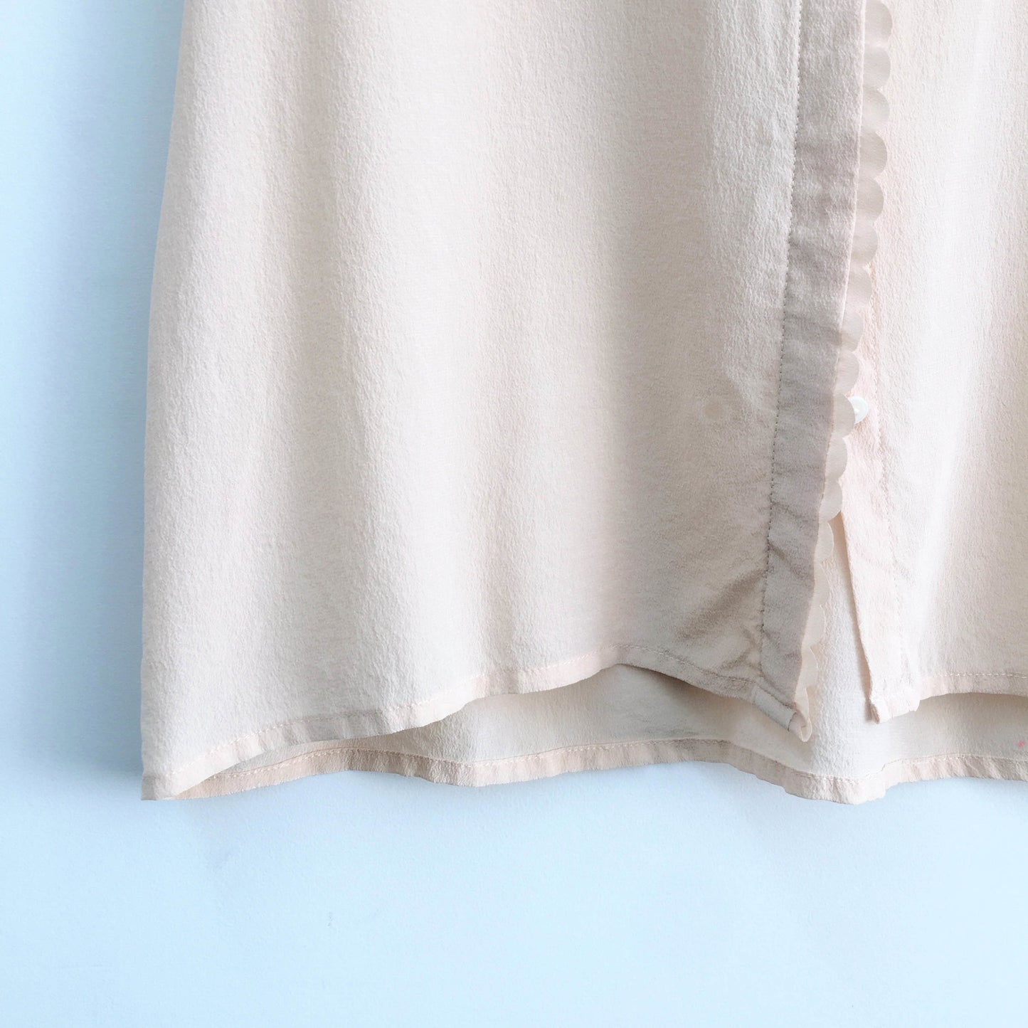 Club Monaco silk shirt with scallop edge - size Small