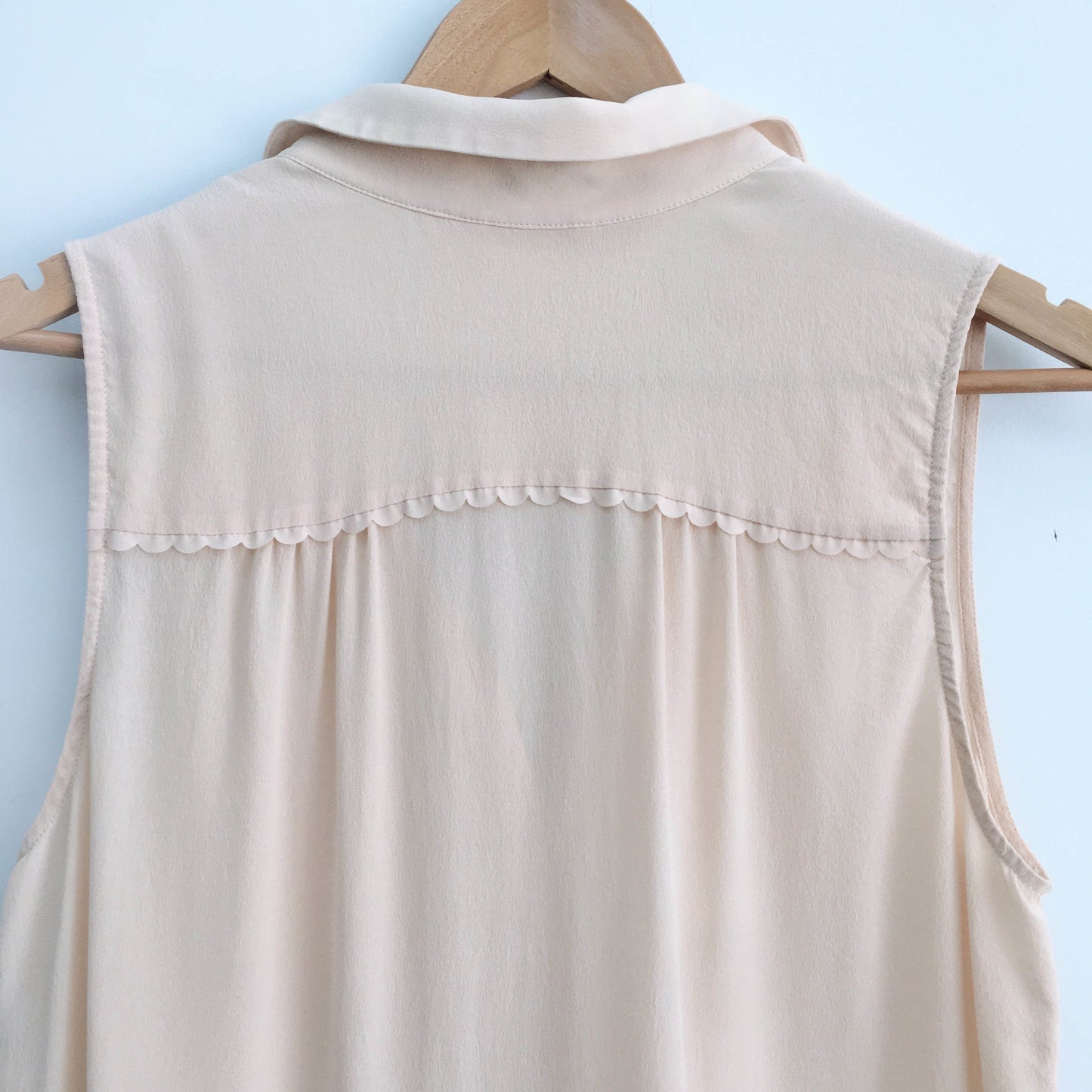 Club Monaco silk shirt with scallop edge - size Small