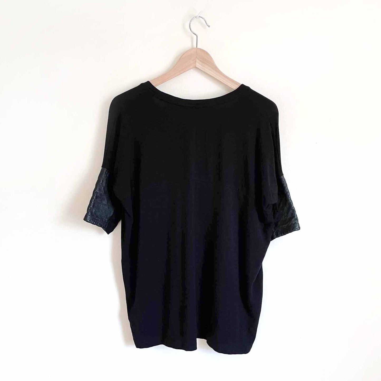 Club Monaco Regan tee with leather sleeve - size Small
