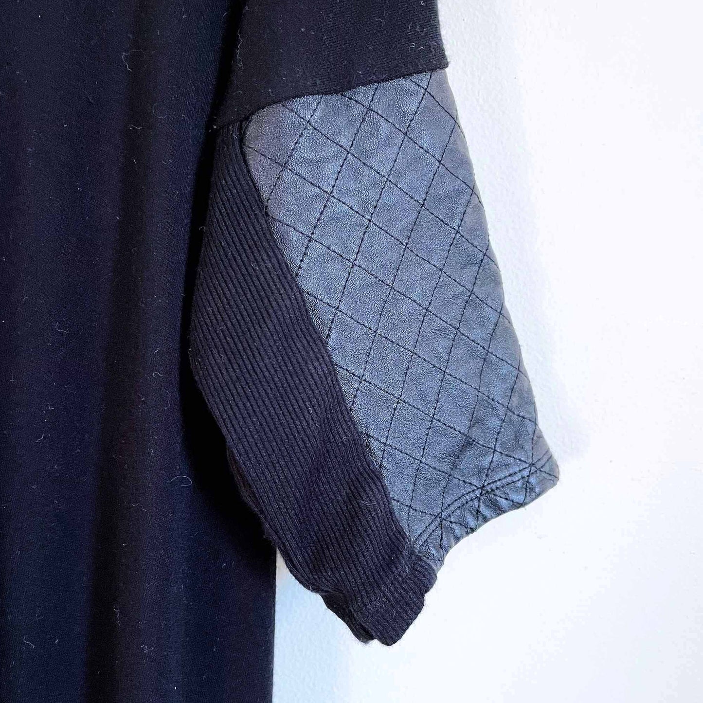 Club Monaco Regan tee with leather sleeve - size Small