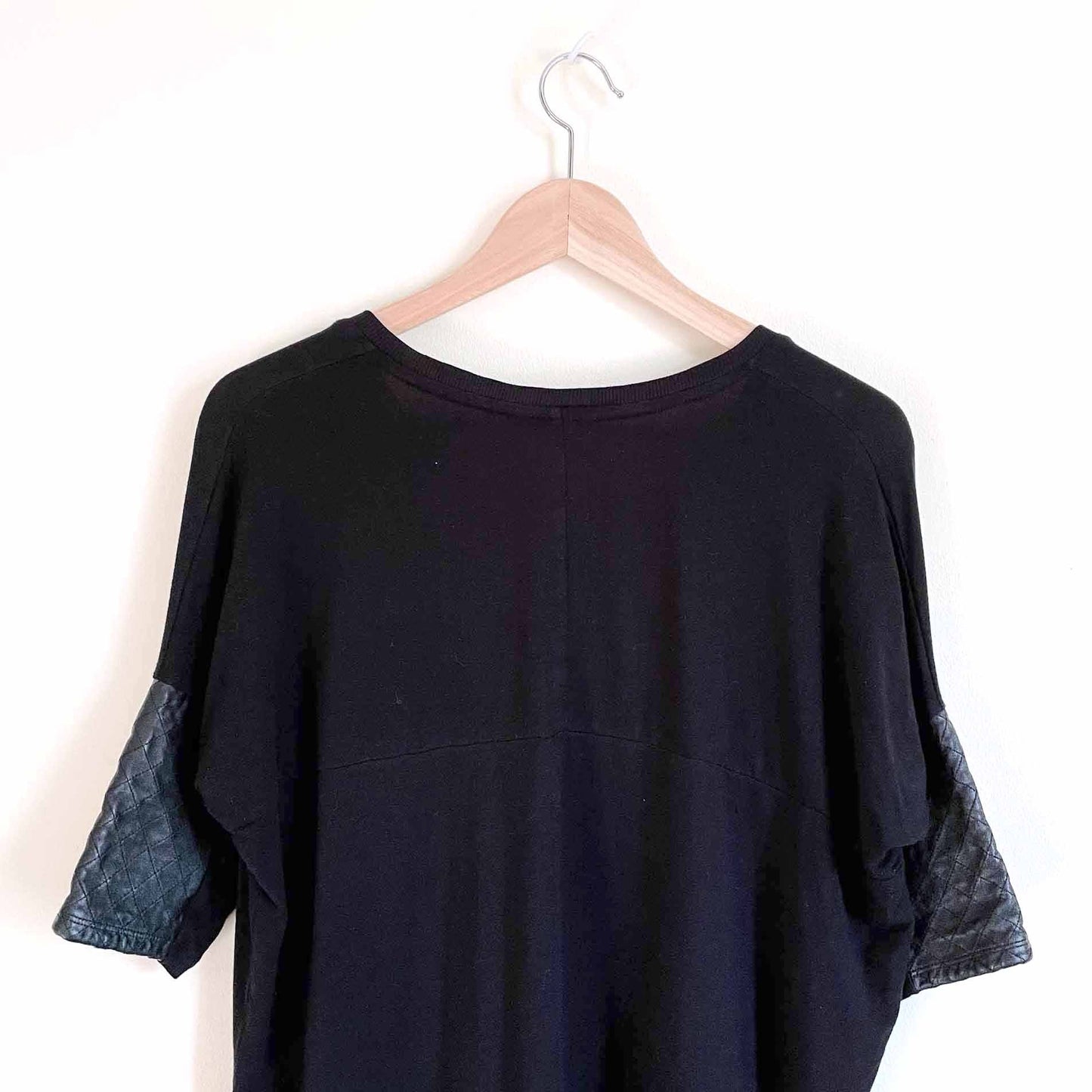Club Monaco Regan tee with leather sleeve - size Small