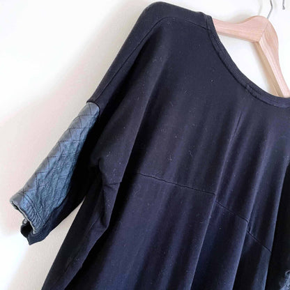 Club Monaco Regan tee with leather sleeve - size Small