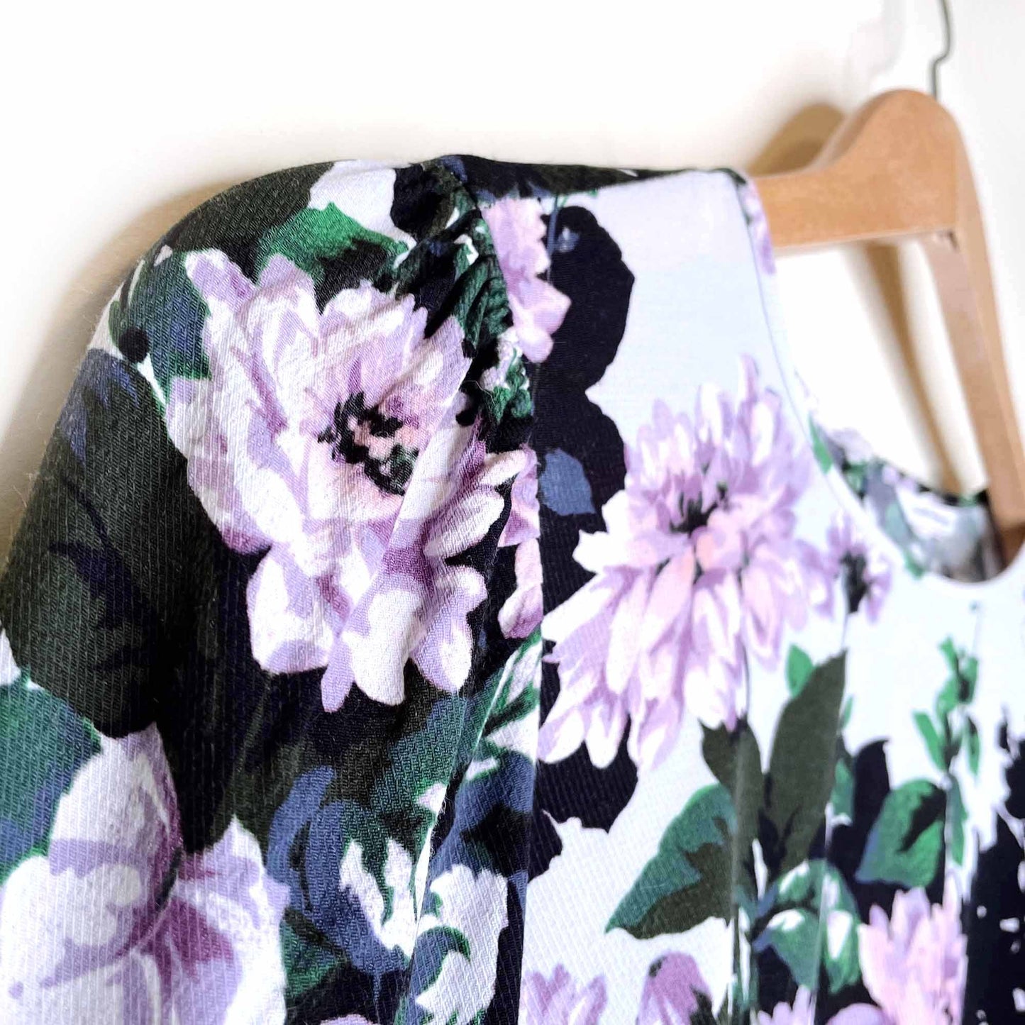 club monaco amund floral blouse with pleated bell sleeves - size small