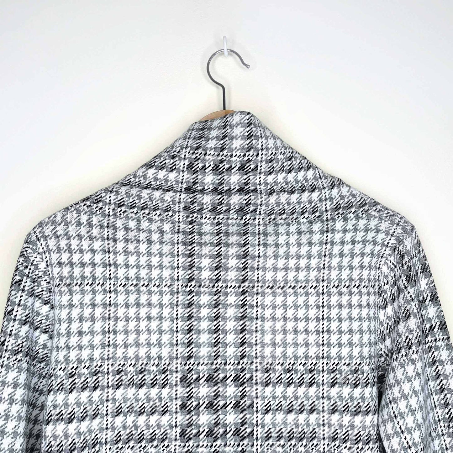 Club Monaco Melika houndstooth funnel neck sweater - size Medium