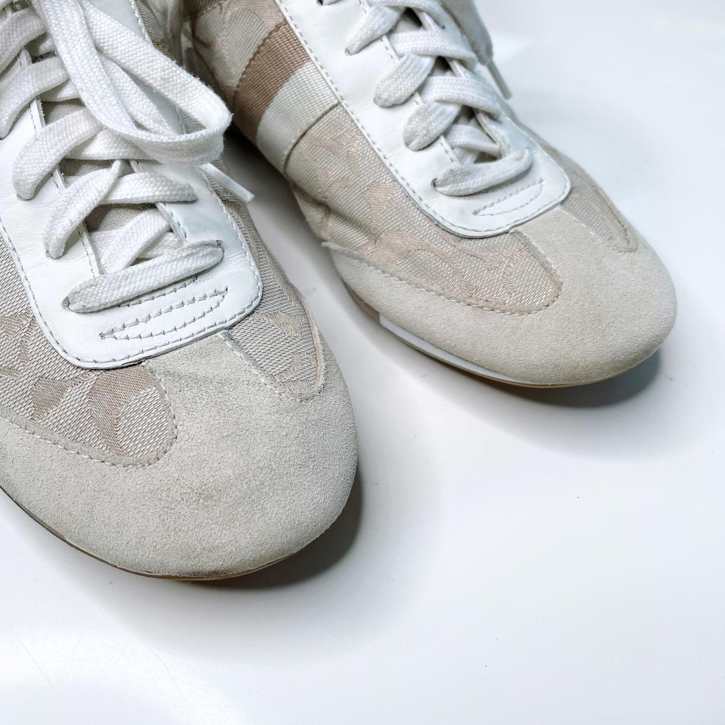 coach joss low-top cream c monogram sneakers - size 8