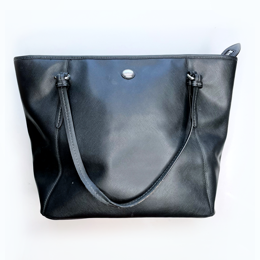 coach black leather peyton tote signature bag