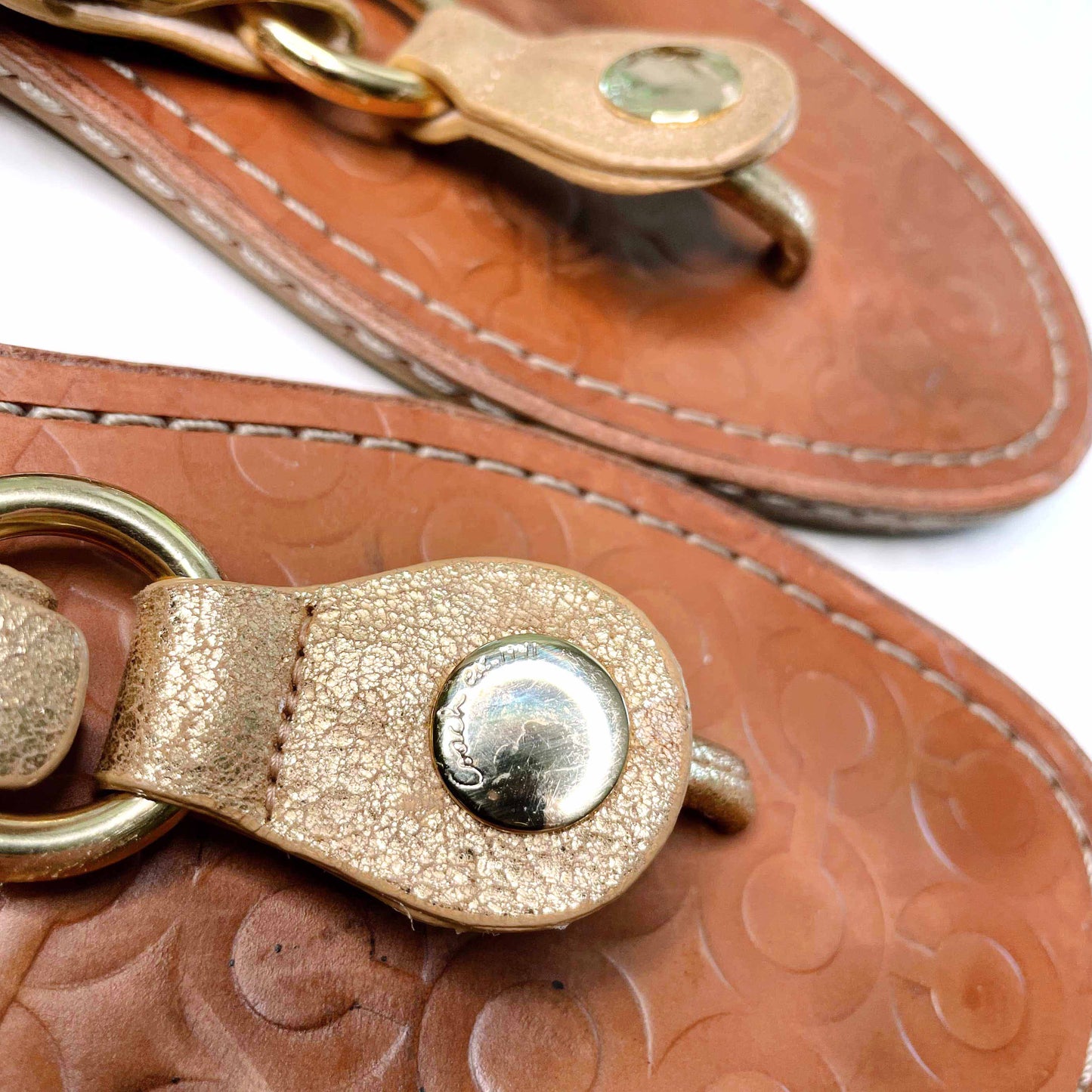 coach ruby leather metallic thong sandal - size 9