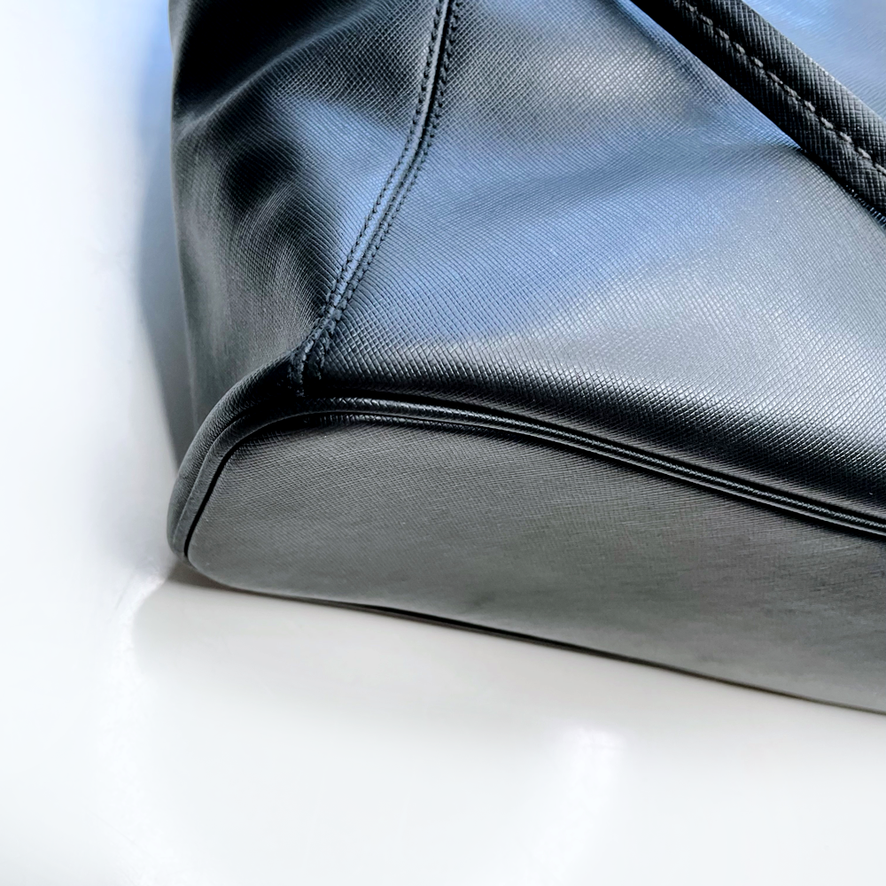 coach black leather peyton tote signature bag