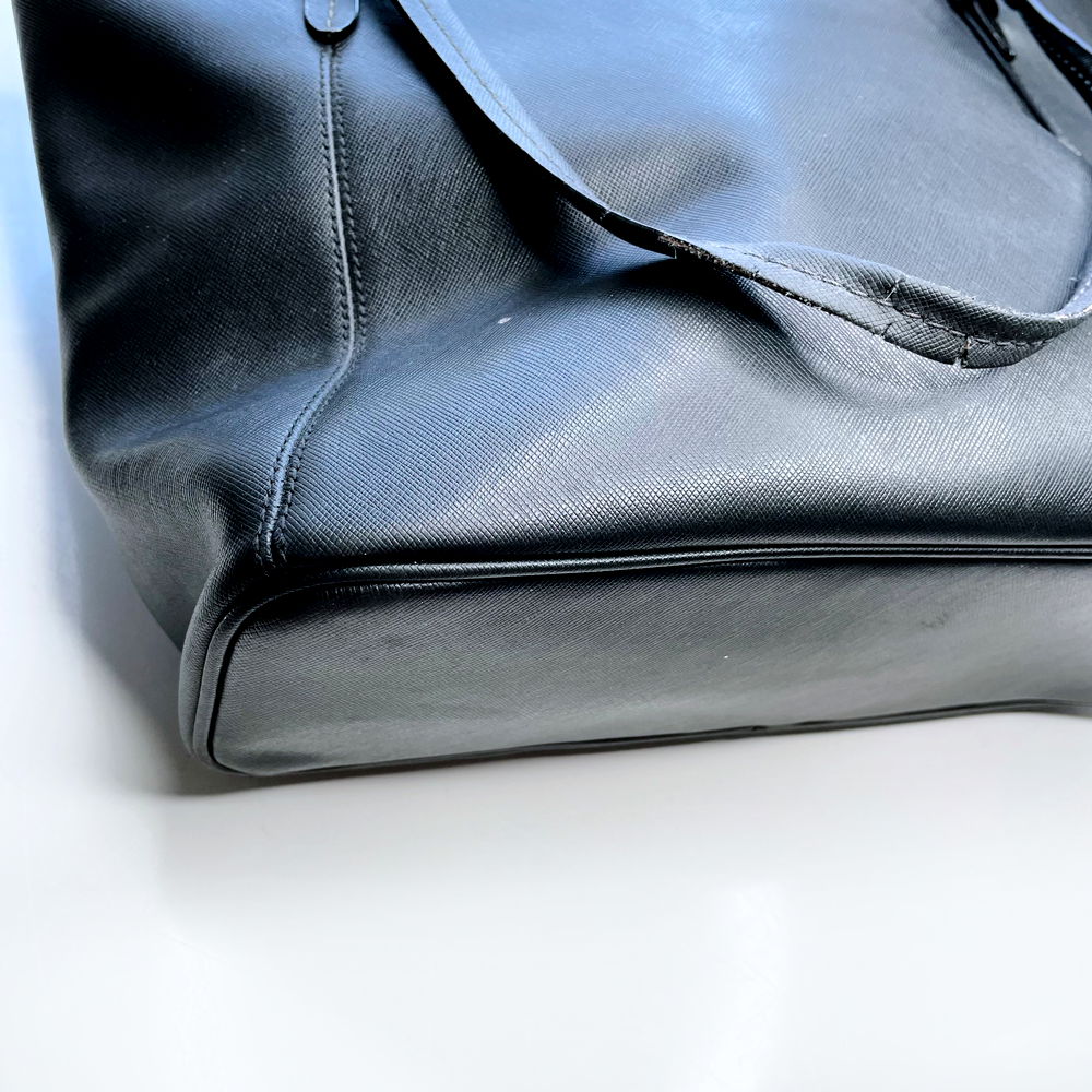 coach black leather peyton tote signature bag