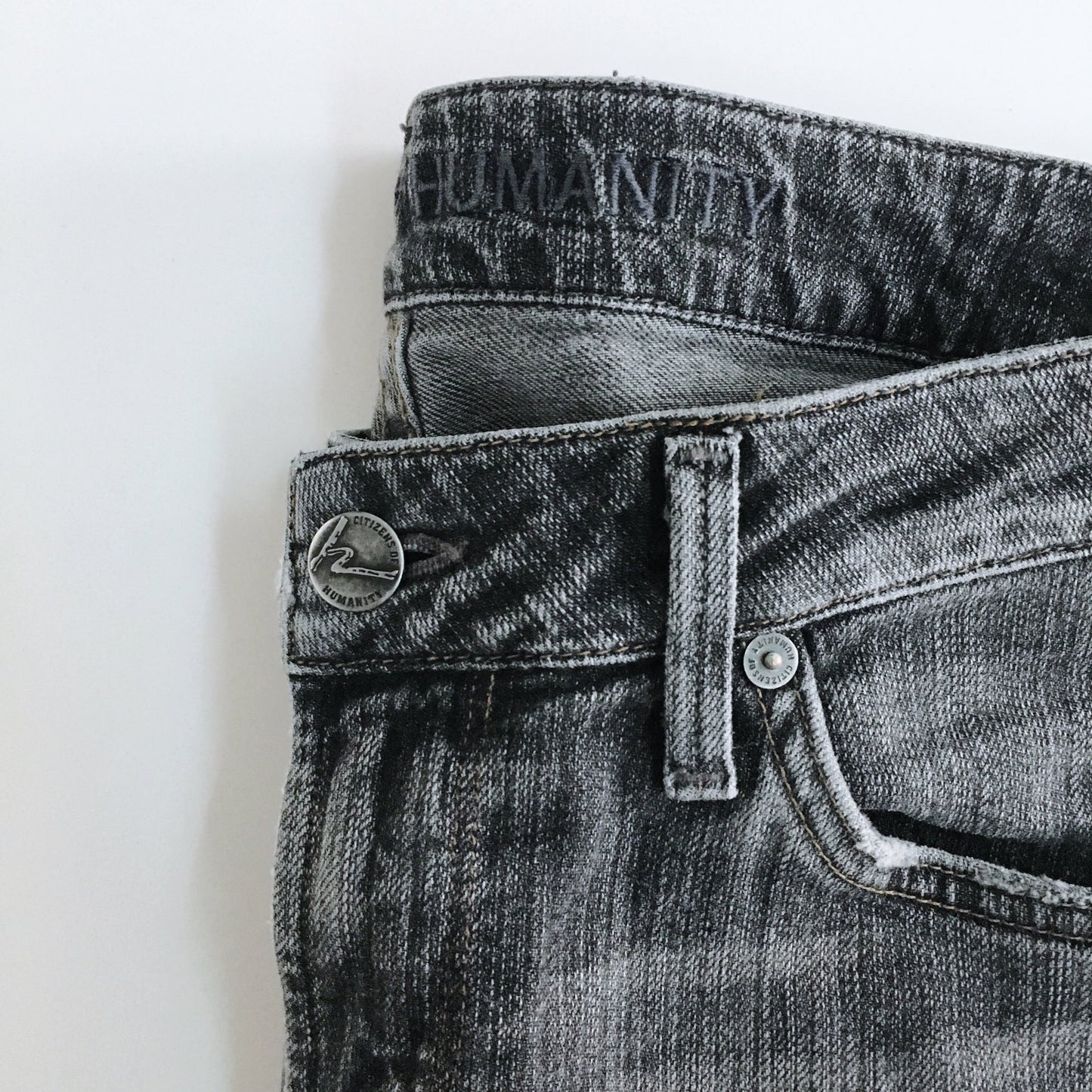 Citizens of Humanity Low Rise Ankle in Chateau - size 28