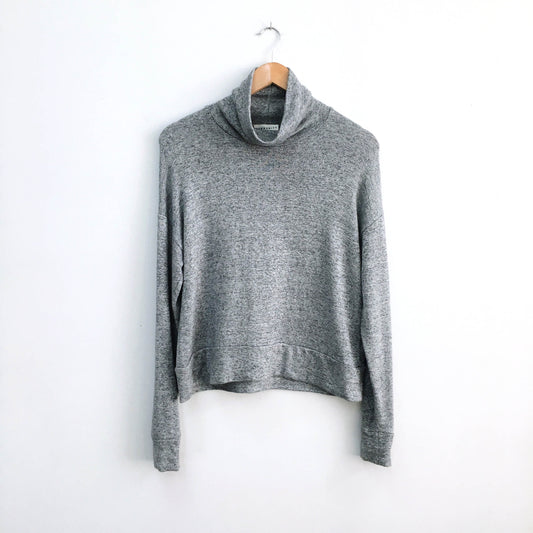 community allora turtleneck sweatshirt - size xs