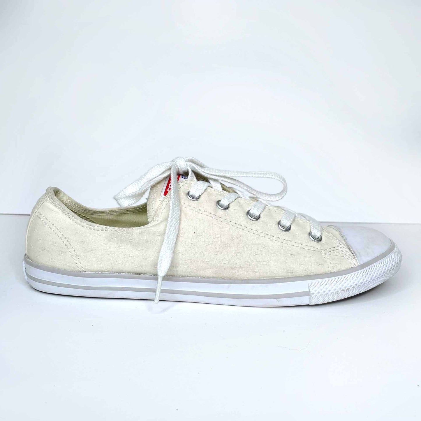 converse cream eyelet low top sneakers - size 9
