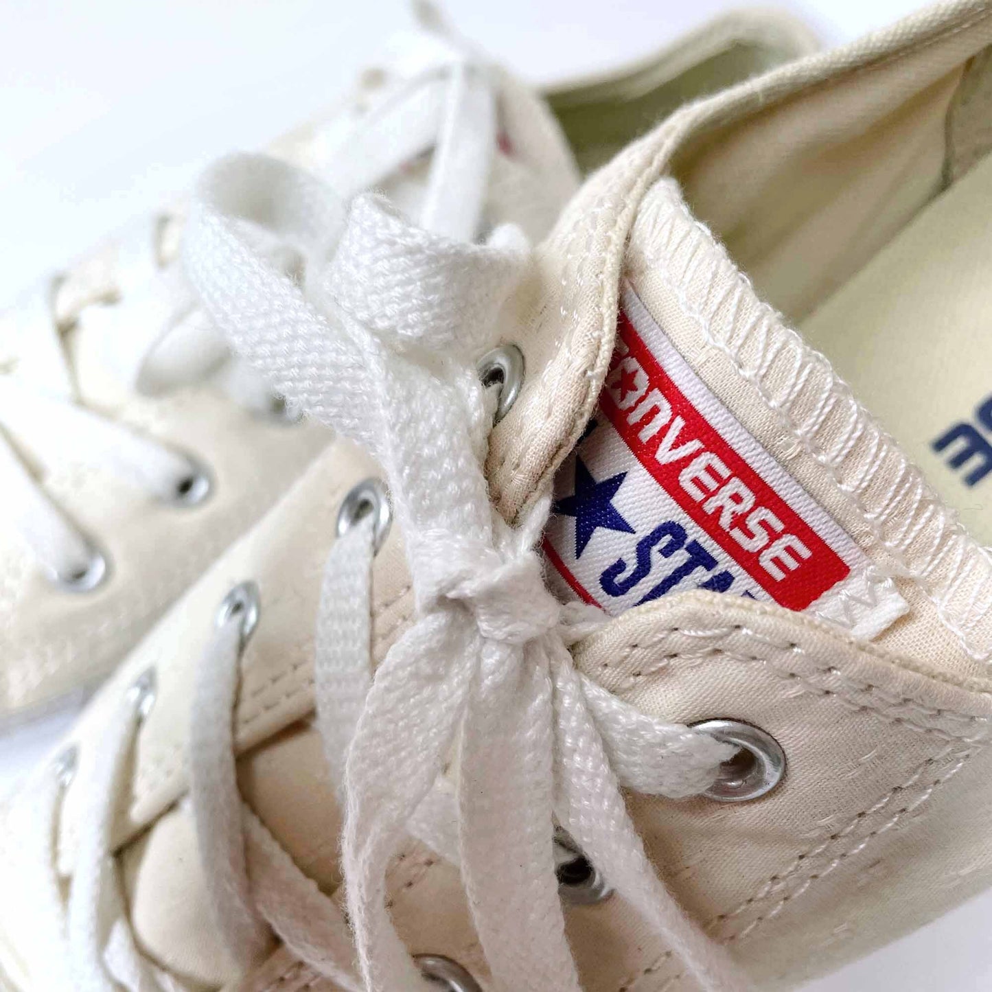 converse cream eyelet low top sneakers - size 9