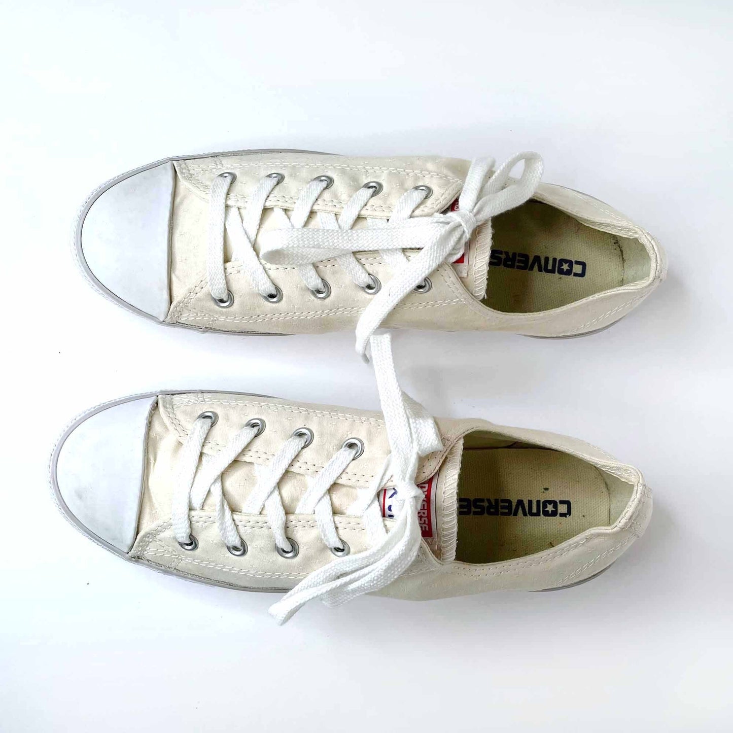 converse cream eyelet low top sneakers - size 9