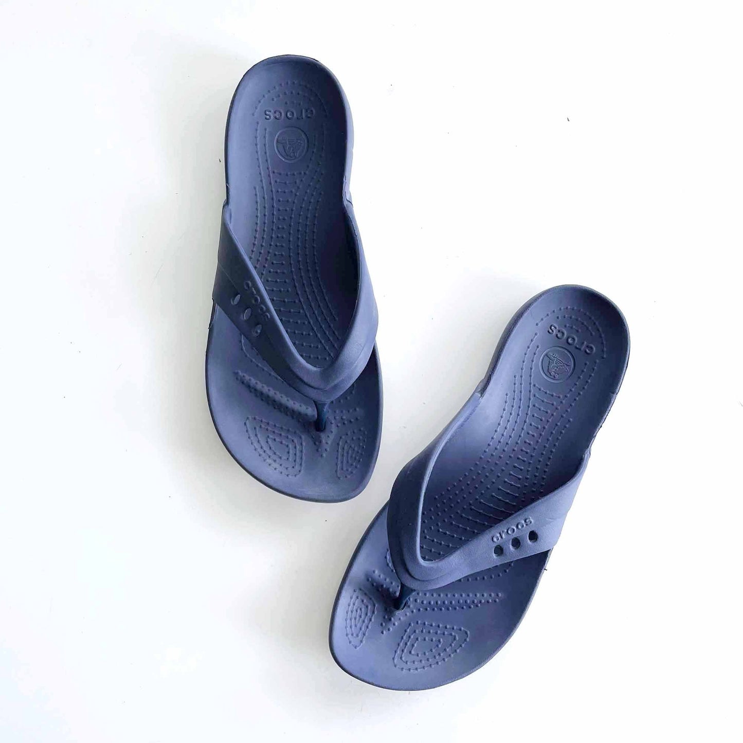 crocs classic flip flop thong sandal - size 8