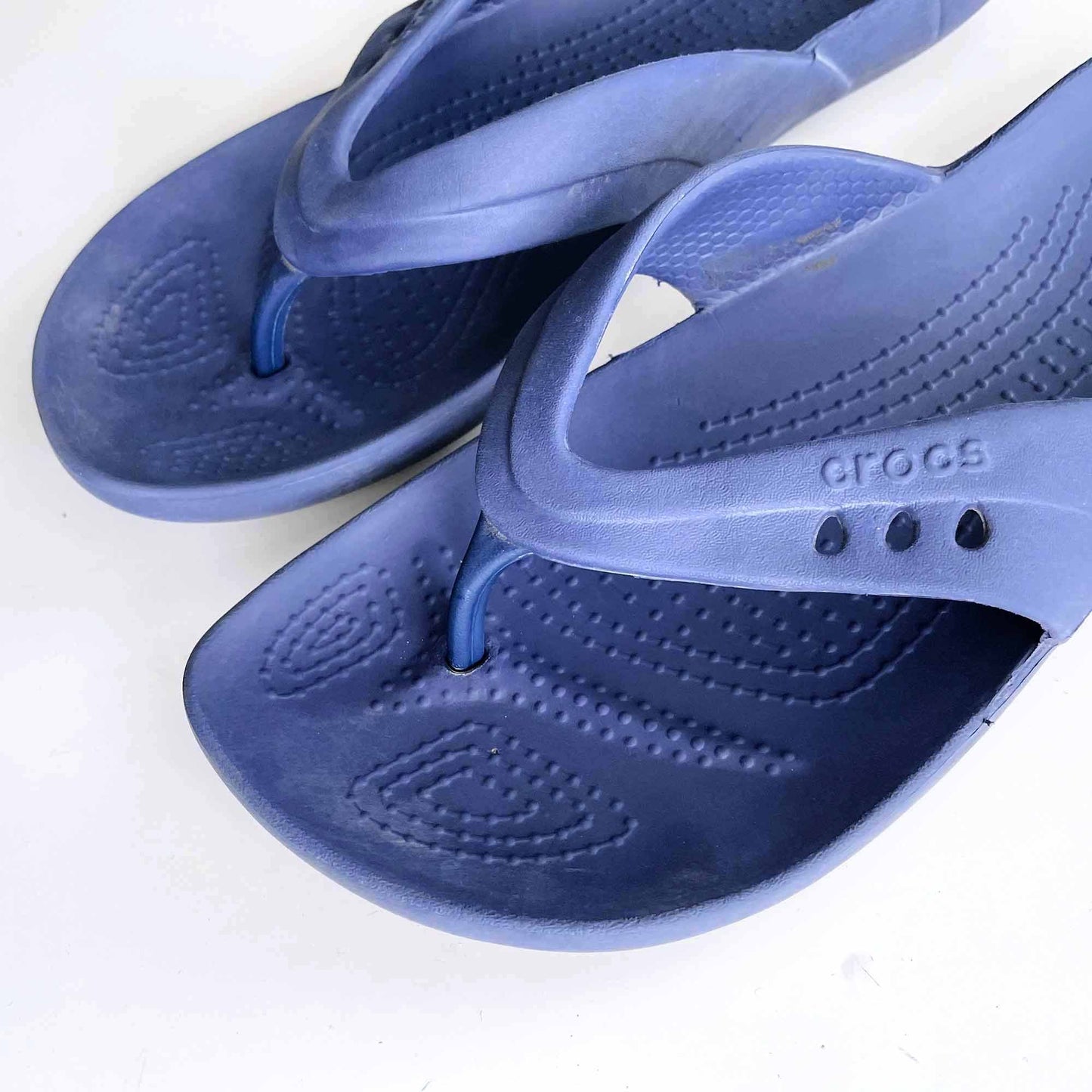crocs classic flip flop thong sandal - size 8