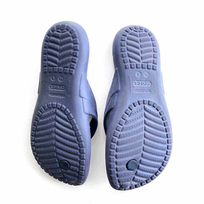 crocs classic flip flop thong sandal - size 8