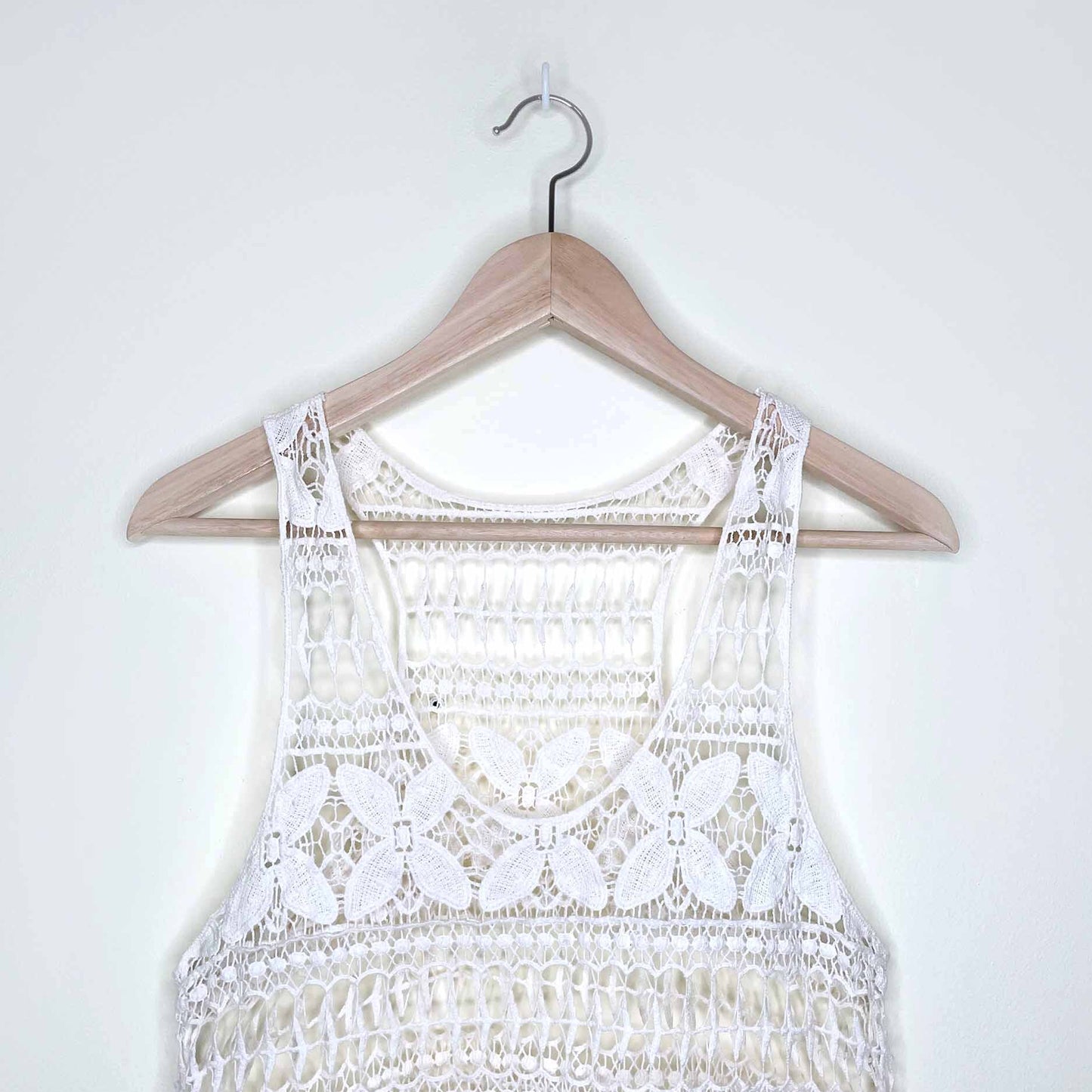 Vintage flower crochet tank top with fringe hem - size xs/s