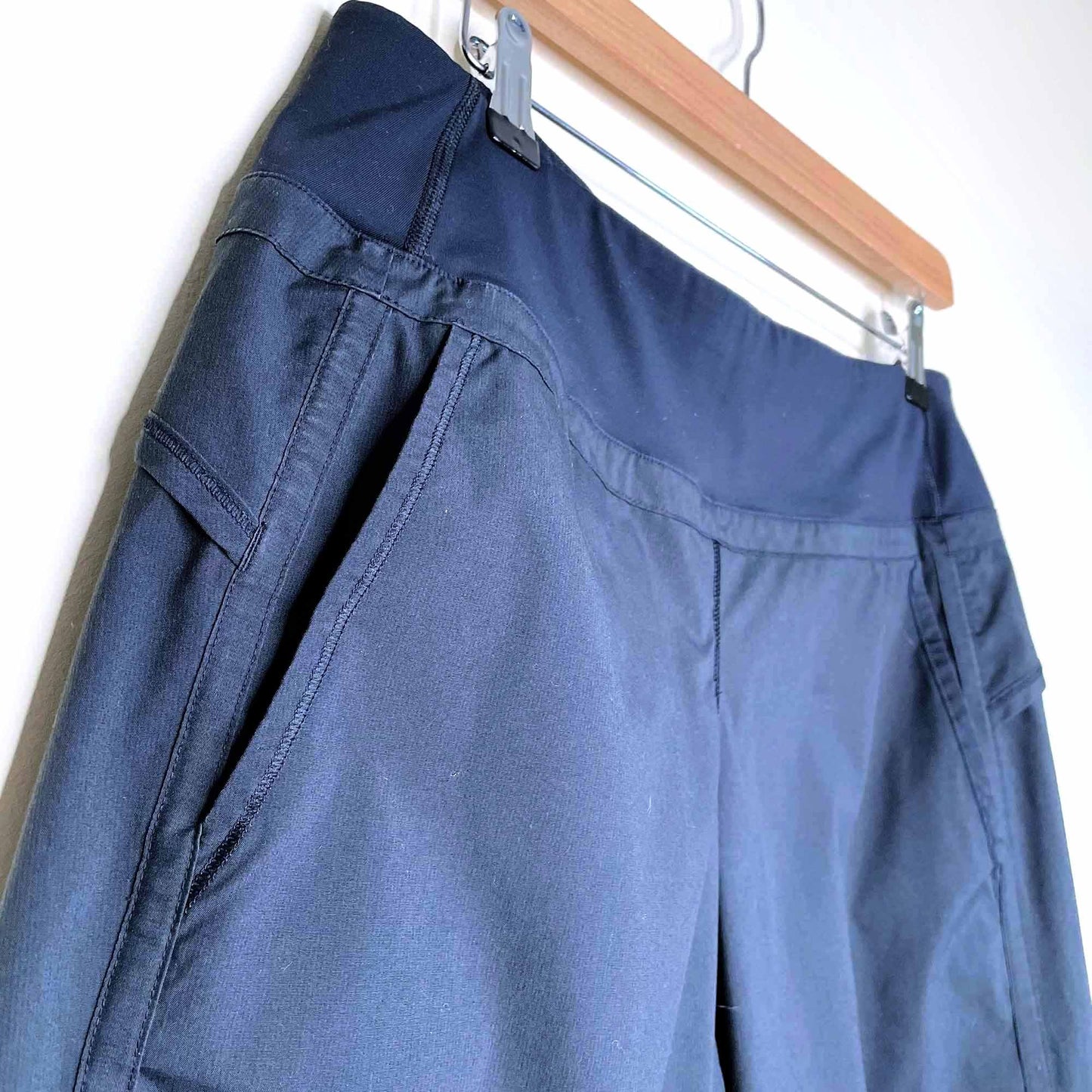lululemon mid-rise studio crop pants - size 8