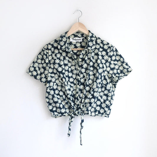 Vintage Daisy tie-front crop button down - size 3XL