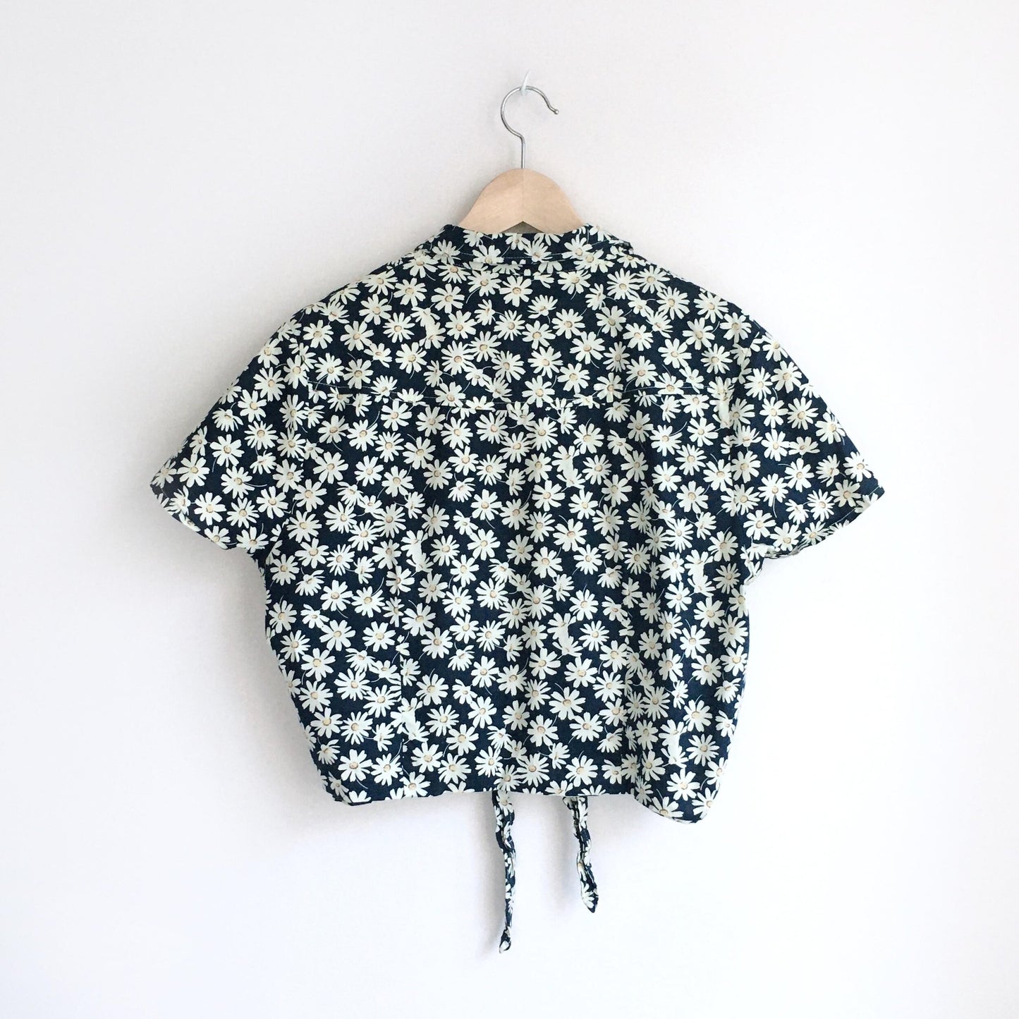 Vintage Daisy tie-front crop button down - size 3XL