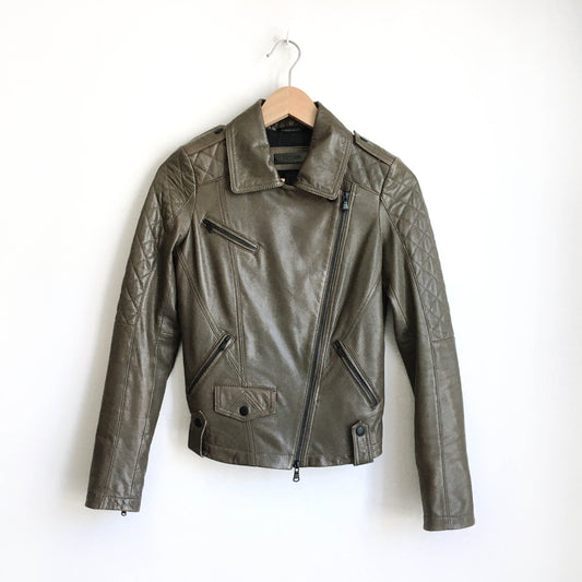 danier leather moto jacket with quilted shoulder - size xxxs