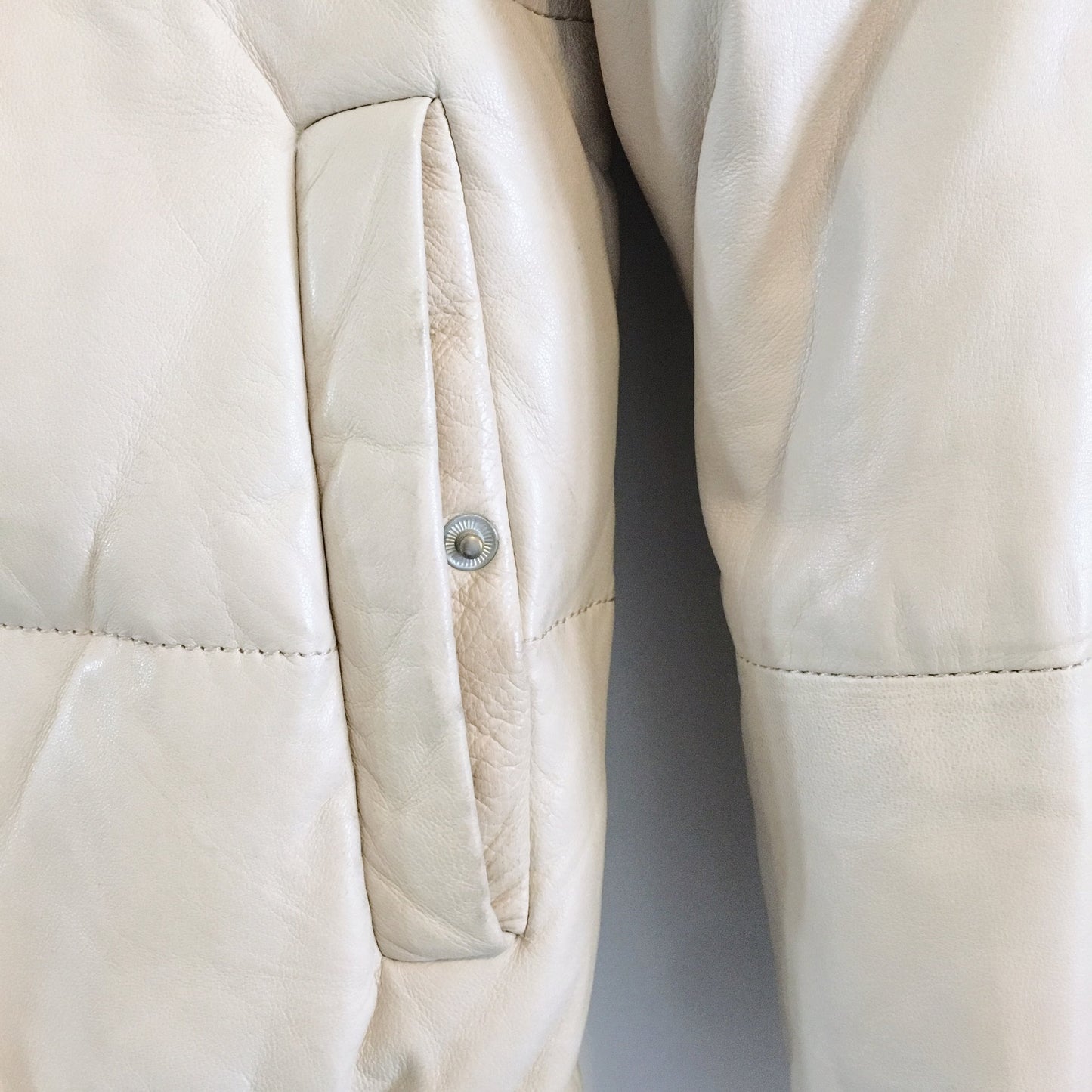Danier Leather Down Puffer Bomber - size xxs