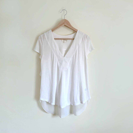 deletta v-neck back layered lace t-shirt - size Small