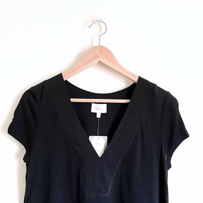 nwt Deletta v-neck back layered lace t-shirt - size Small