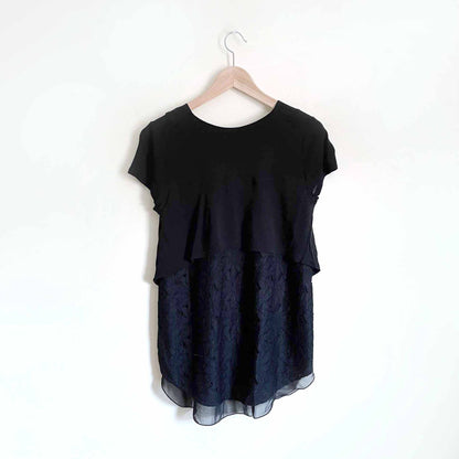 nwt Deletta v-neck back layered lace t-shirt - size Small