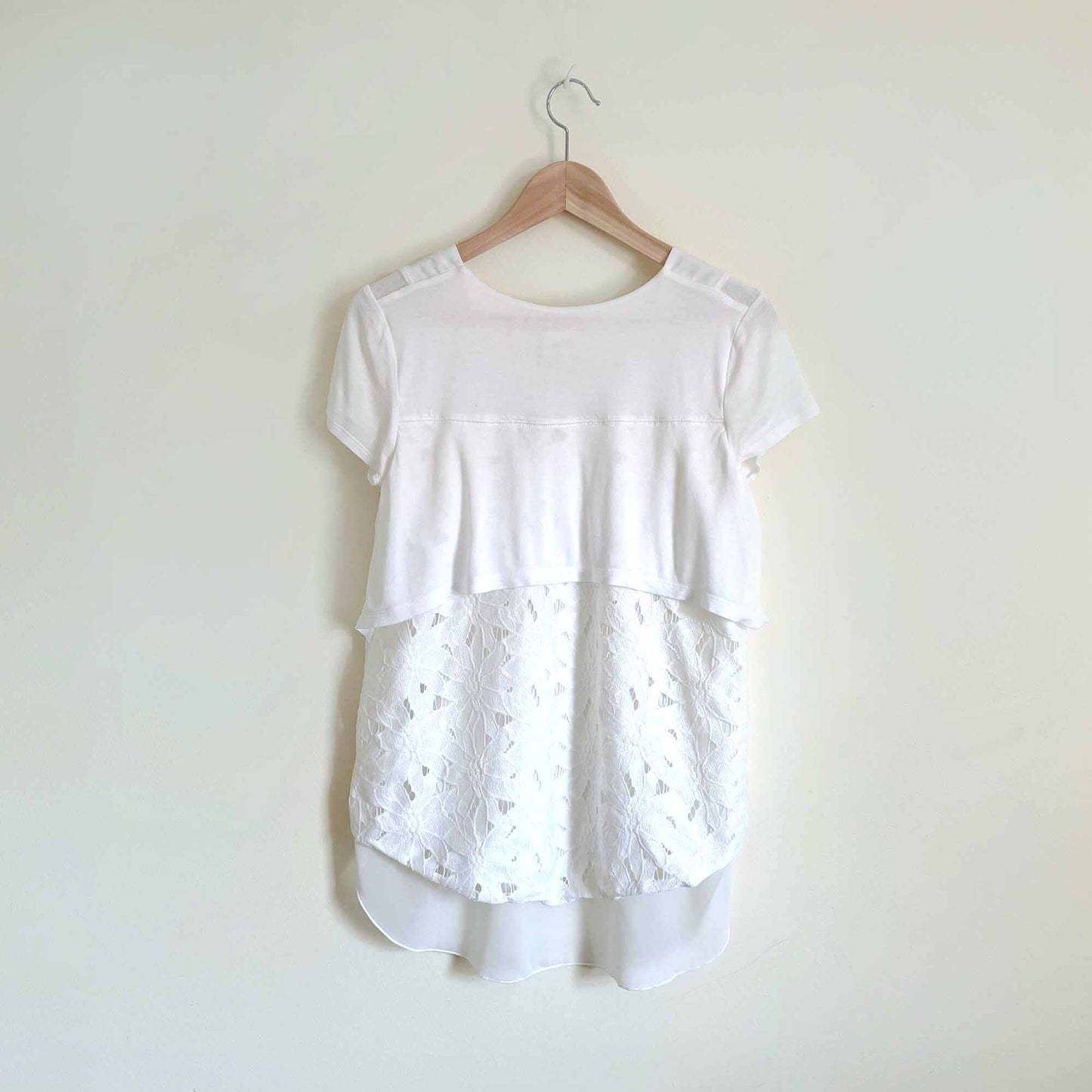 deletta v-neck back layered lace t-shirt - size Small