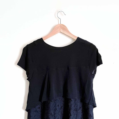nwt Deletta v-neck back layered lace t-shirt - size Small