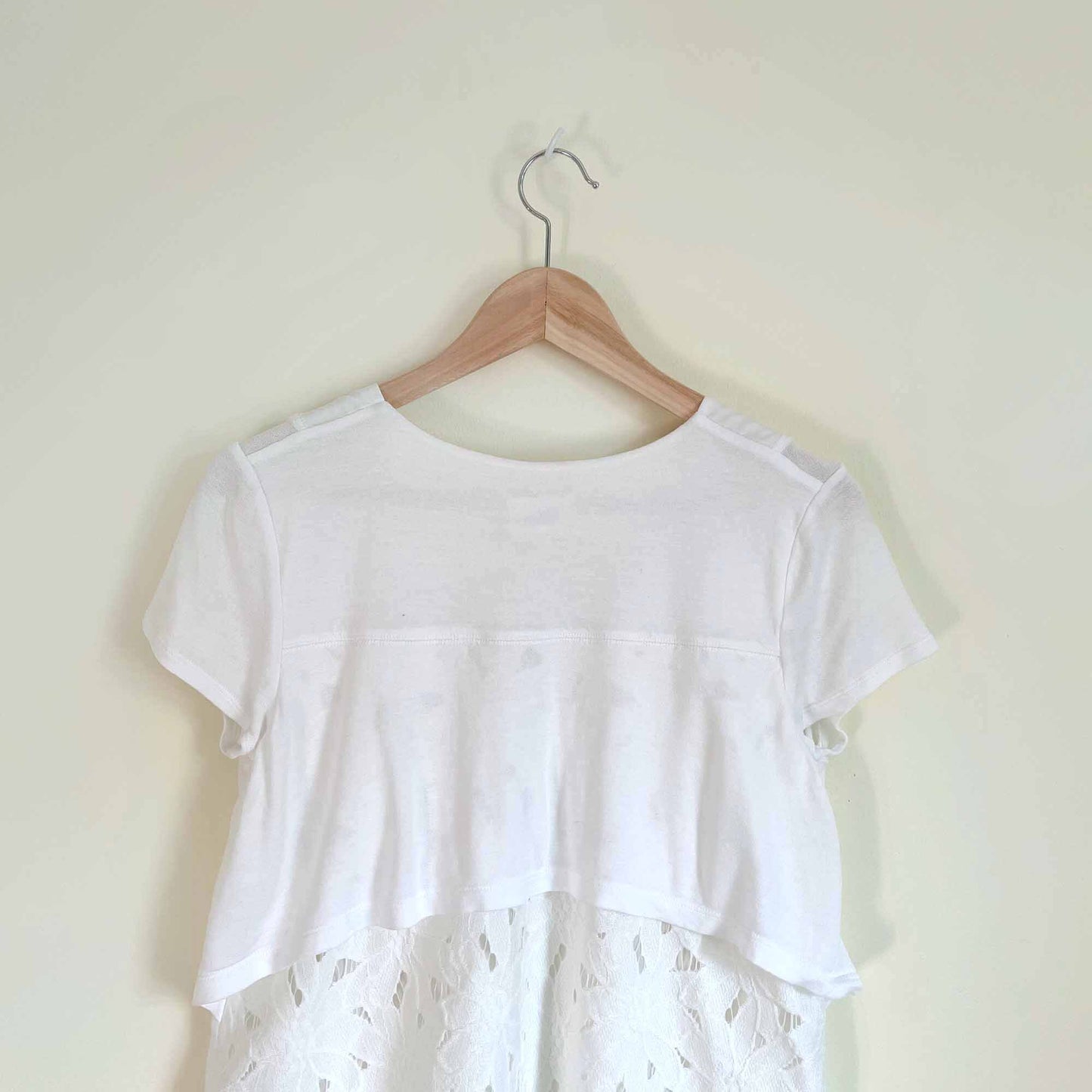 deletta v-neck back layered lace t-shirt - size Small