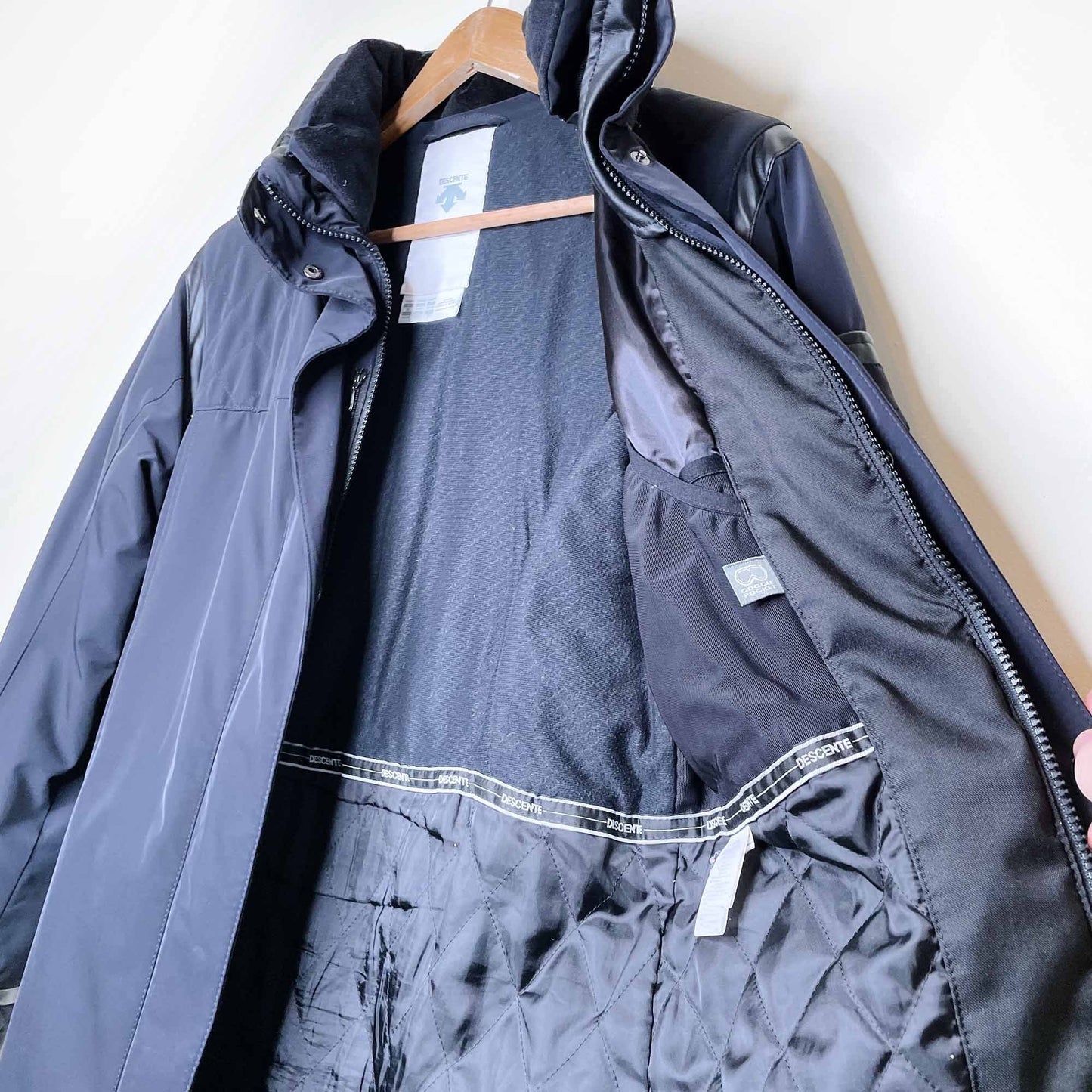 descente women's long ski jacket with leather trim - size xs/6