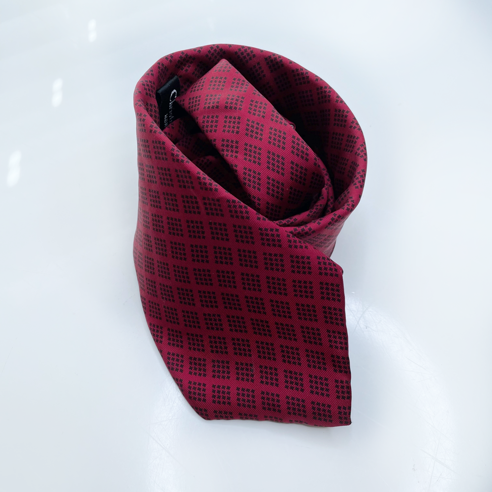 vintage christian dior red silk tie with diamond pattern