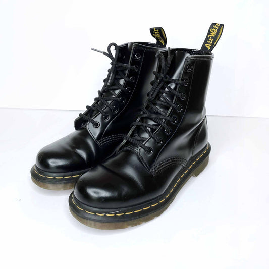 doc martens classic lace-up boots - the original - size 6