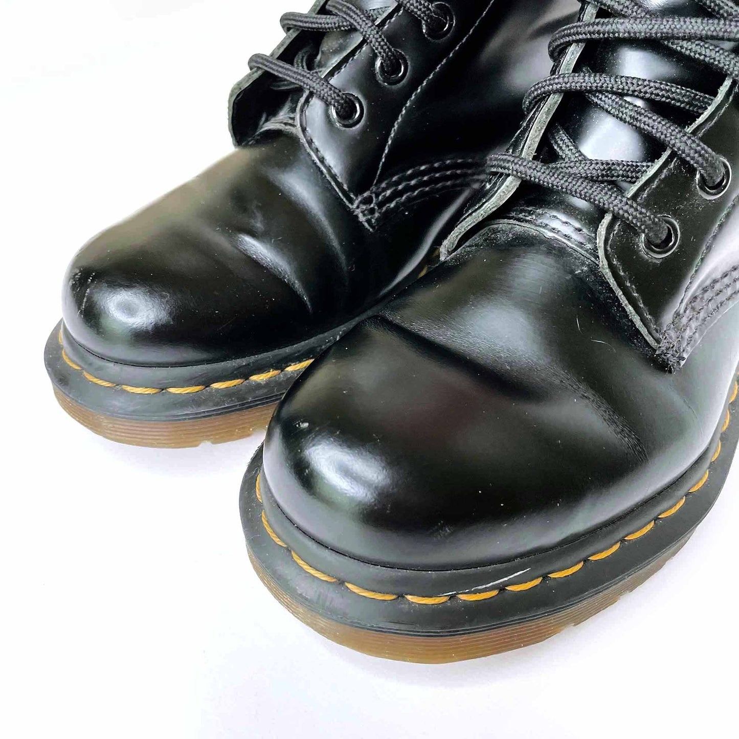 doc martens classic lace-up boots - the original - size 6