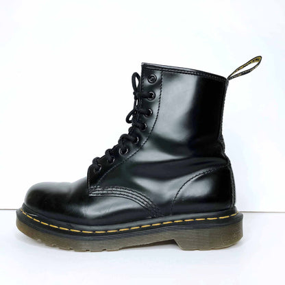doc martens classic lace-up boots - the original - size 6