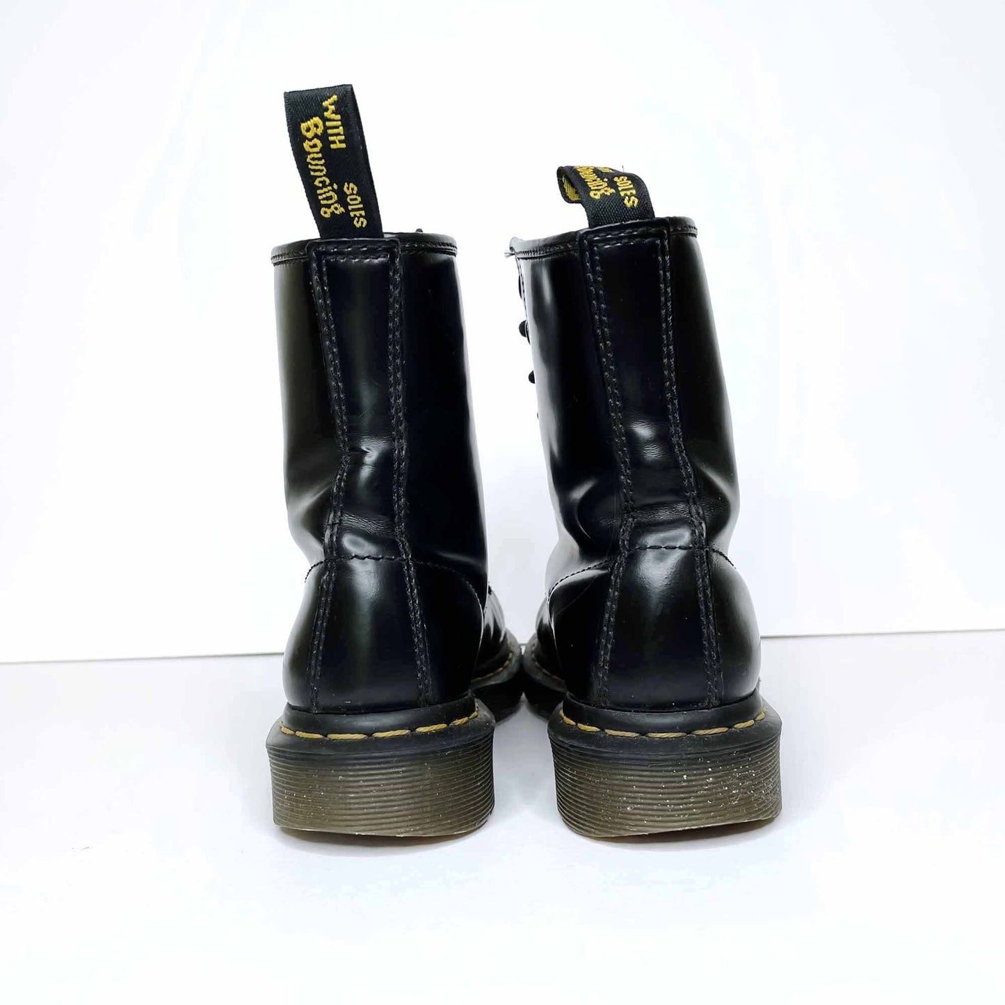 doc martens classic lace-up boots - the original - size 6